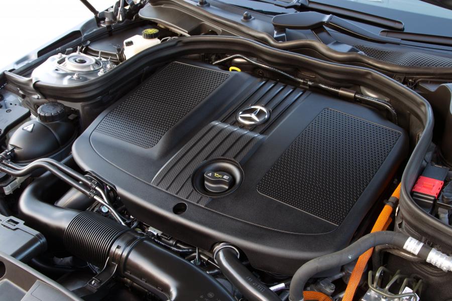  Mercedes-Benz E300 Hybrid Saloon 2012 года  (фото 2 из 58)
